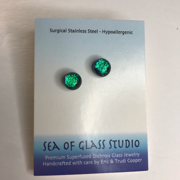 Jewelry - Vintage Green and purple stud summer earrings